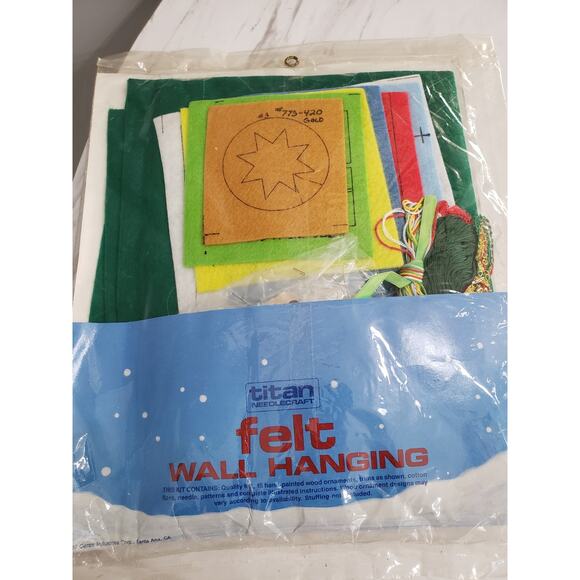 TITLE‎ NEEDLECRAFT FELT WALL HANGING CHRISTMAS TREE WITH ORNAMENTS 15”x24” - Picture 3 of 3